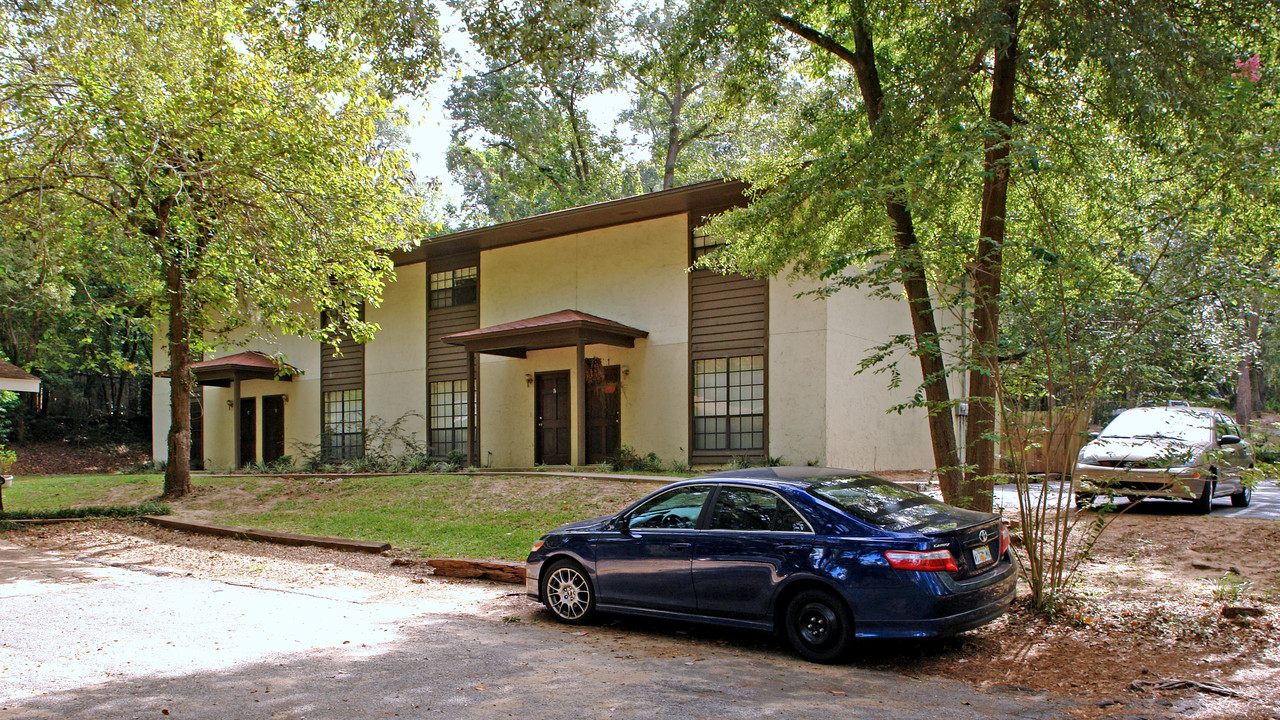 2523 Old Bainbridge Rd in Tallahassee, FL - Building Photo