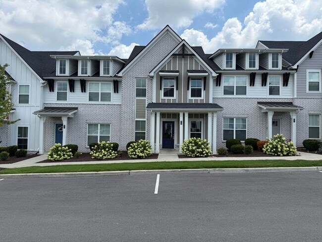319 Twig Private Ct in Hendersonville, TN - Foto de edificio - Building Photo