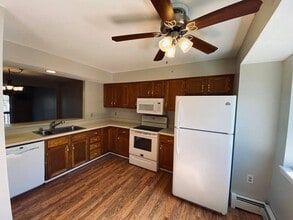 70 Old Town Rd, Unit 354 in Vernon, CT - Foto de edificio - Building Photo