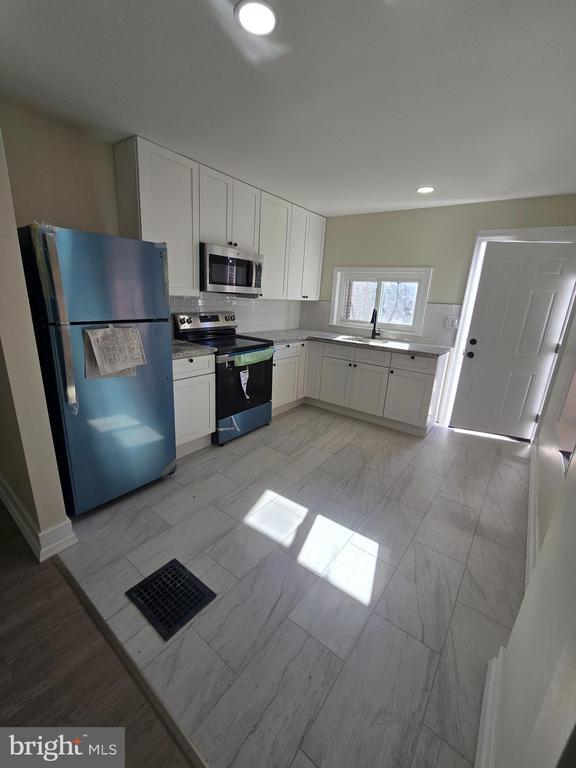 6002 W Thompson St in Philadelphia, PA - Building Photo - Building Photo