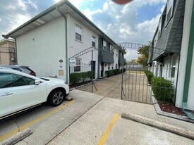 1824 Hickory Ave in Harahan, LA - Building Photo