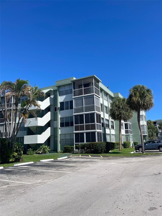 2761 Taft St in Hollywood, FL - Building Photo - Building Photo
