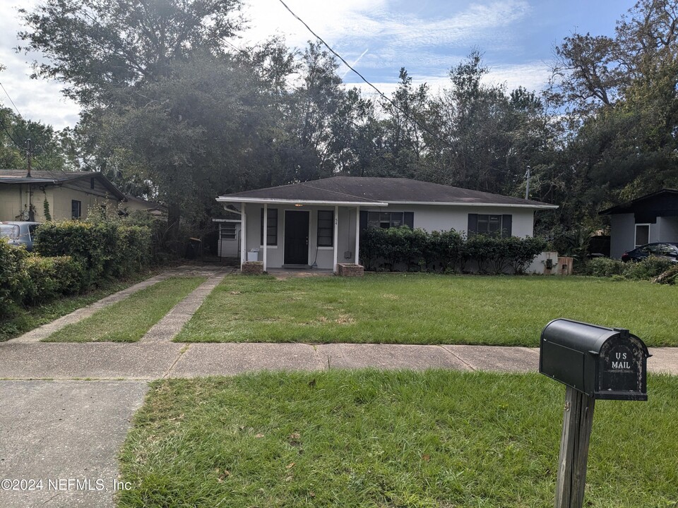 54 W 42nd St in Jacksonville, FL - Building Photo