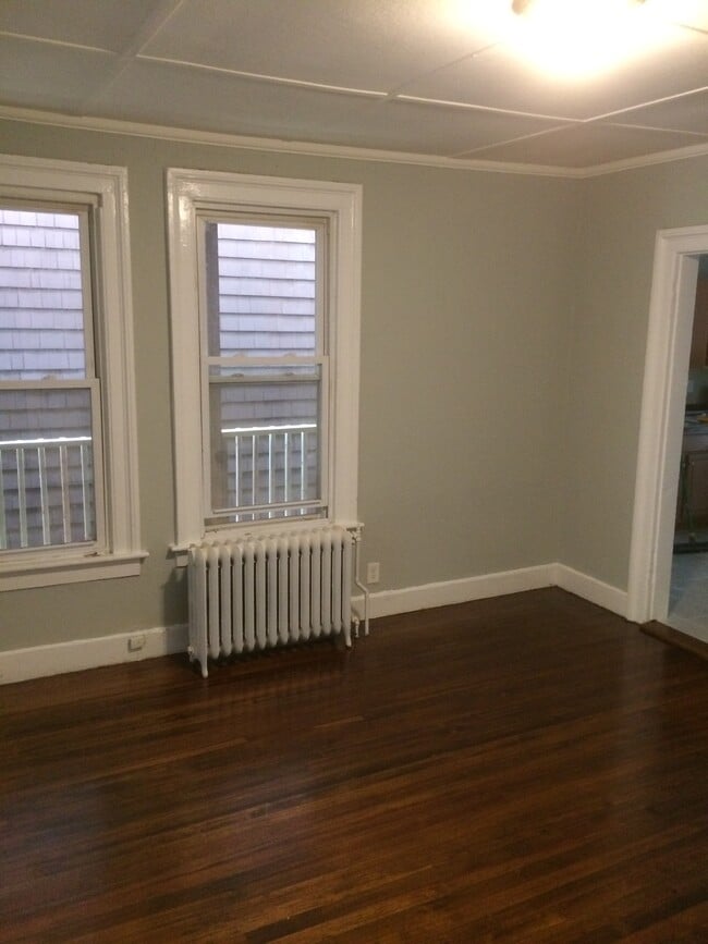 976 State St, Unit 2nd floor in New Haven, CT - Building Photo - Building Photo