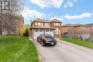 161 Chambers Crescent in Newmarket, ON - Building Photo