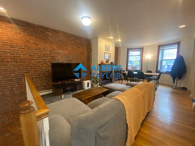 486 Massachusetts Ave, Unit 1 in Boston, MA - Building Photo - Building Photo