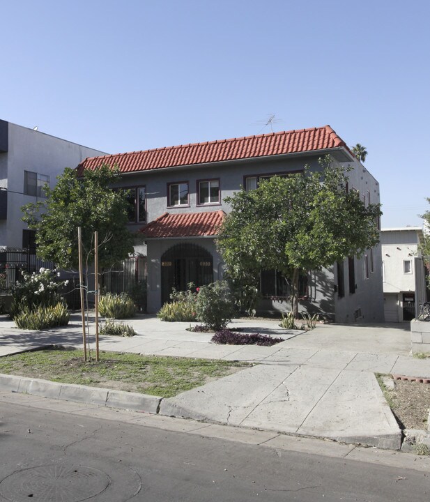 231-233 N Reno St in Los Angeles, CA - Building Photo