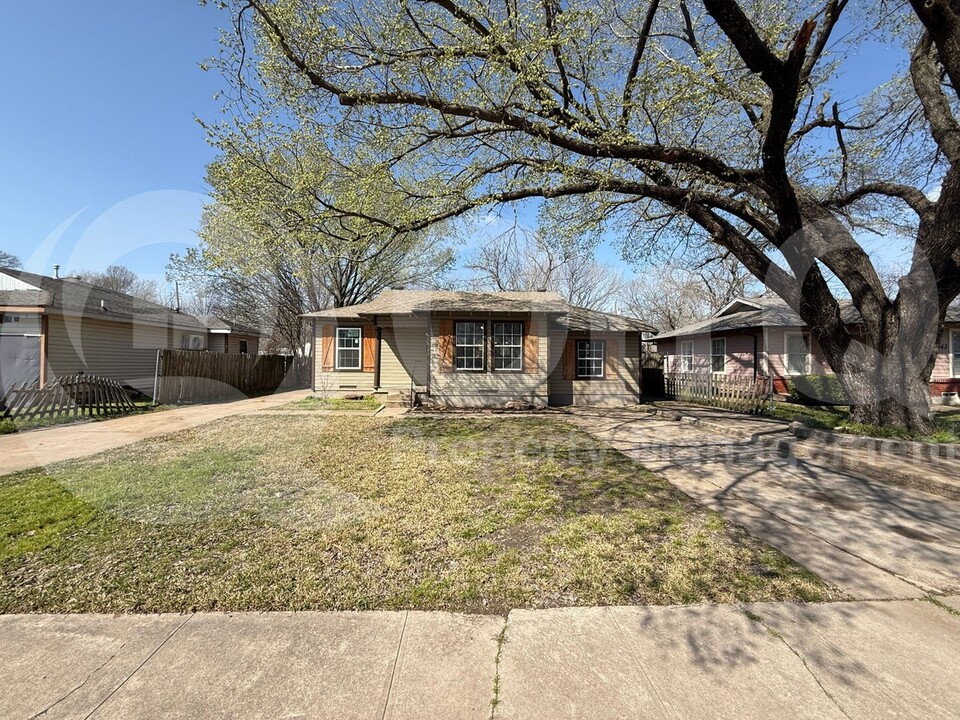 1539 Yucca Dr in Dallas, TX - Building Photo