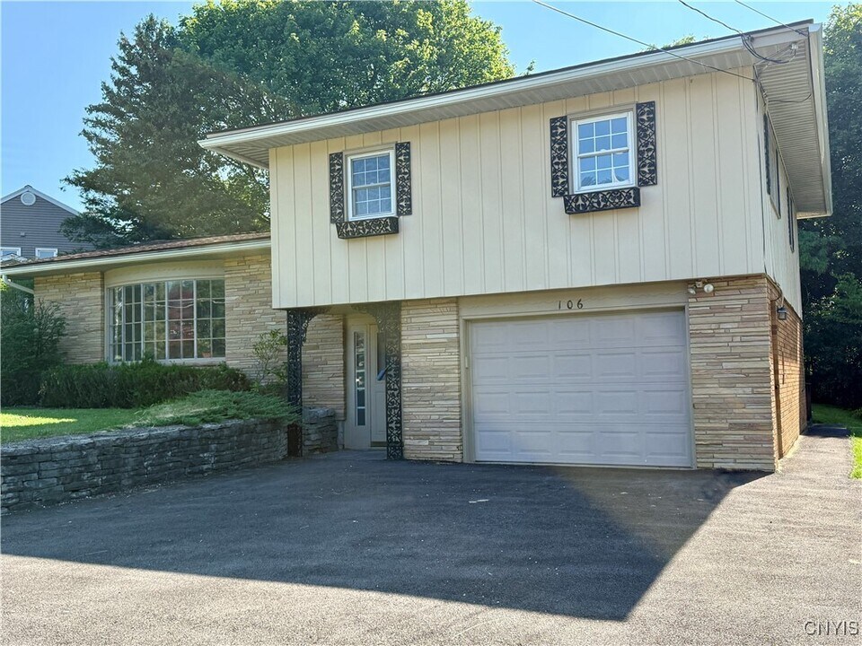 106 Erregger Rd in Syracuse, NY - Building Photo
