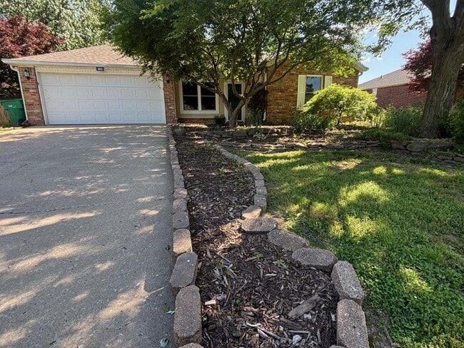 property at 809 Tyler St