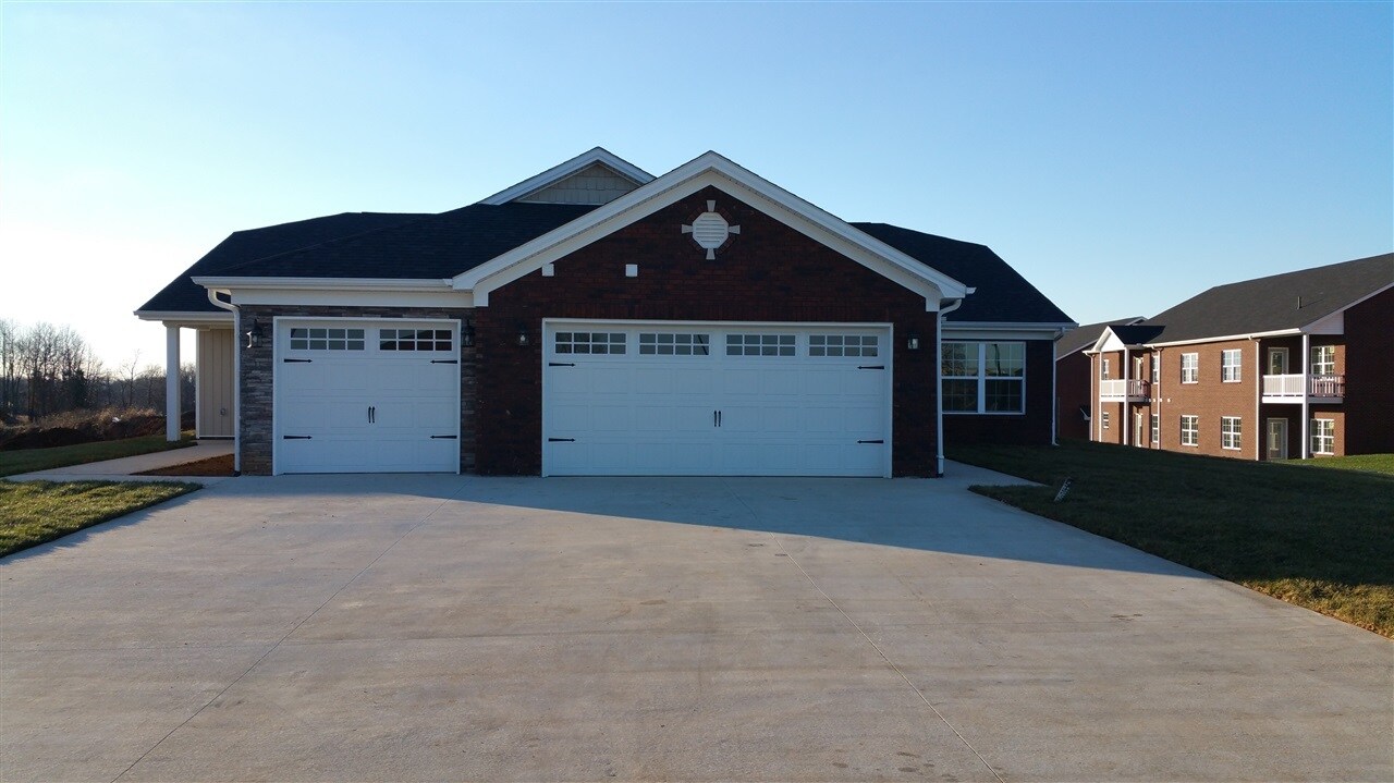 147 Vineland Pkwy Dr in Vine Grove, KY - Building Photo