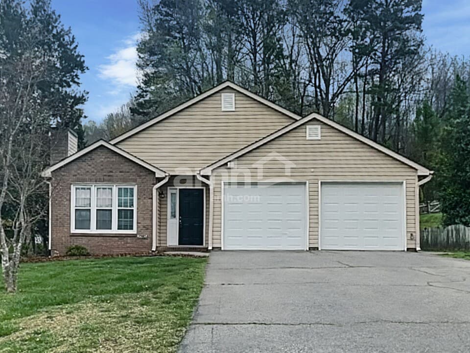 2335 Fosterdale West Ln in Kernersville, NC - Building Photo