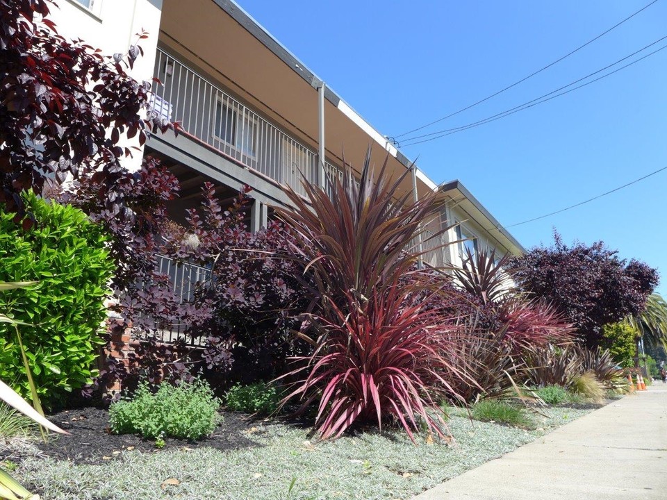 3405 Dimond Ave in Oakland, CA - Building Photo