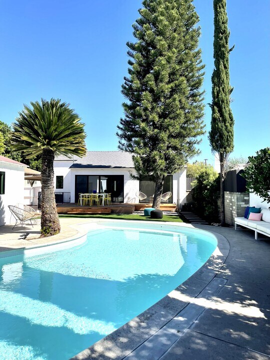 6143 Carpenter Ave in North Hollywood, CA - Foto de edificio