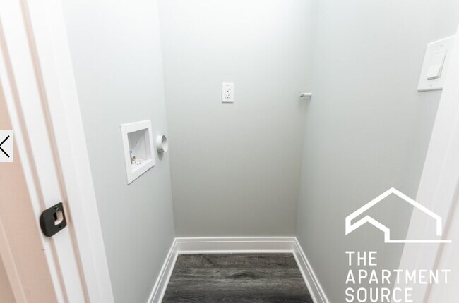 1923 N Pulaski Rd, Unit G in Chicago, IL - Foto de edificio - Building Photo