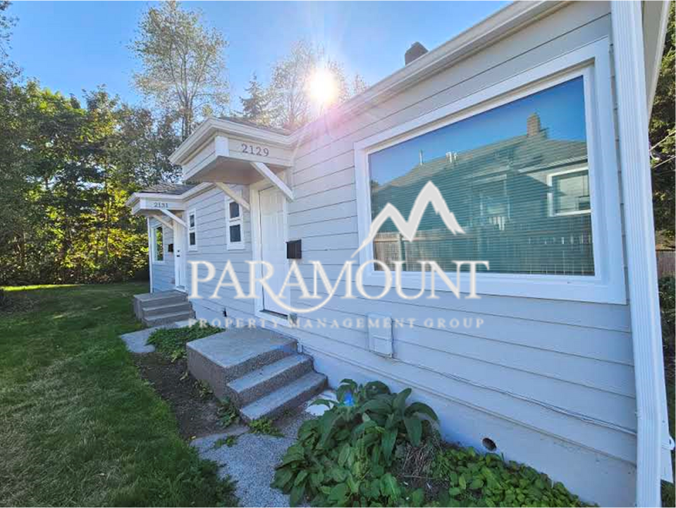 2129 4th St in Bremerton, WA - Building Photo