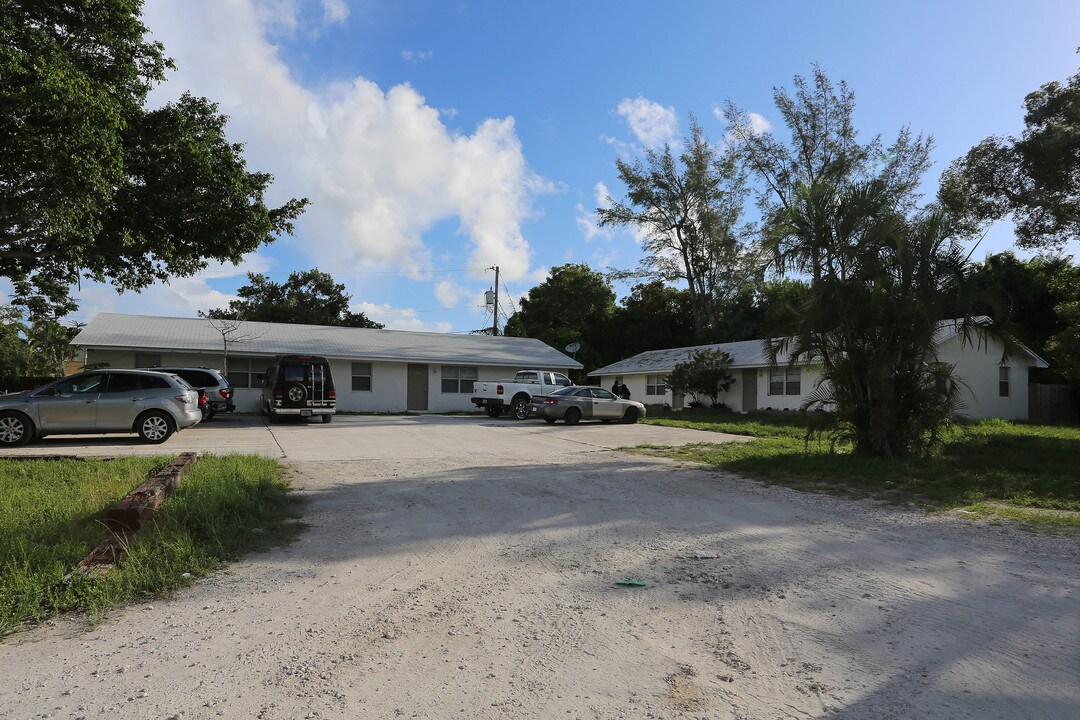 3953-3959 45th Ln S in Lake Worth, FL - Building Photo