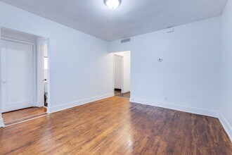 757 E Warrington Ave, Unit Apt 4 in Pittsburgh, PA - Foto de edificio - Building Photo