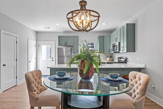 Room in Townhome on St James St NW in Concord, NC - Foto de edificio - Building Photo