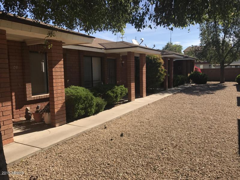 415 N 64th Pl in Mesa, AZ - Foto de edificio