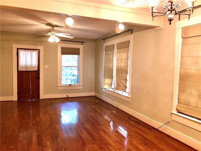 4002 Burnet Rd in Austin, TX - Building Photo - Building Photo