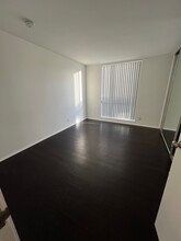 3050 W 4th St, Unit 202 in Los Angeles, CA - Foto de edificio - Building Photo