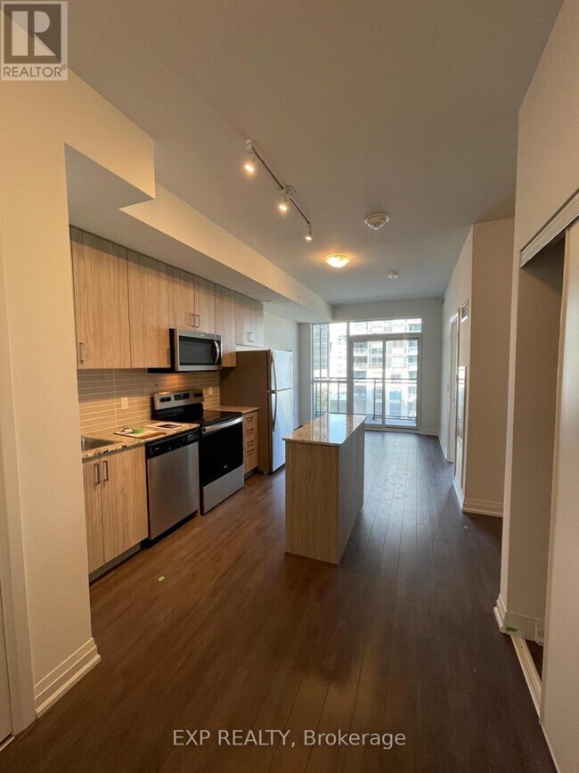 10 Meadowglen Pl in Toronto, ON - Building Photo - Building Photo