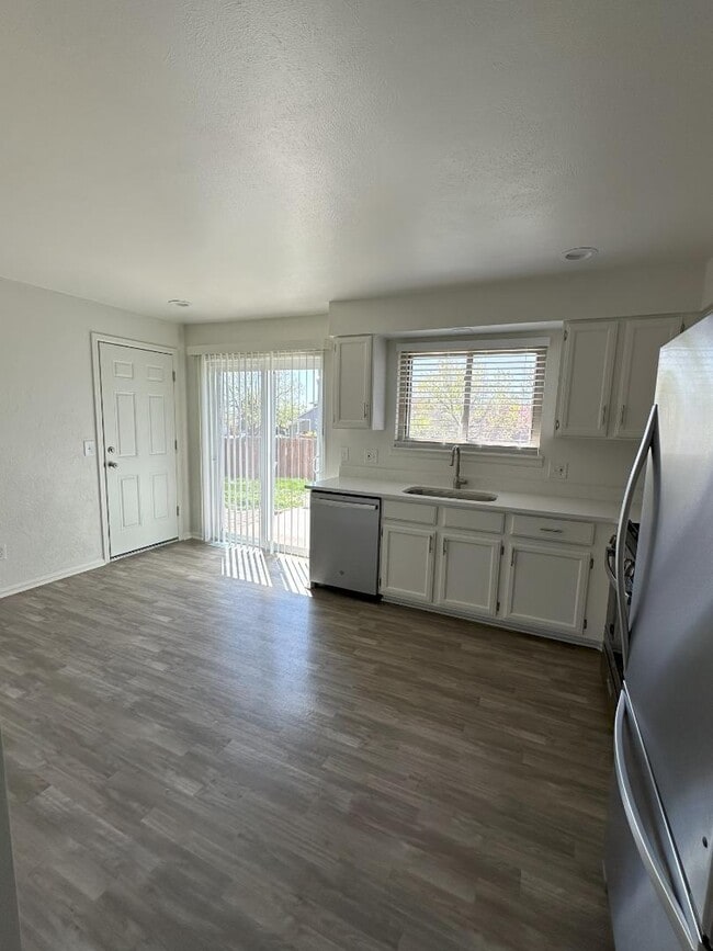18020 E Pacific Pl in Aurora, CO - Building Photo - Building Photo