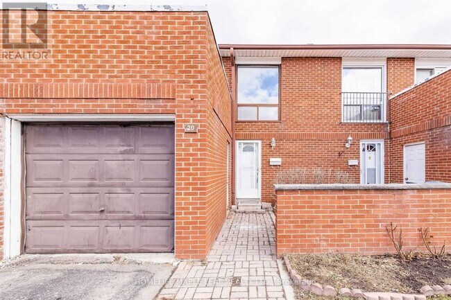3430-3430 Brandon Gate Dr in Mississauga, ON - Building Photo - Building Photo