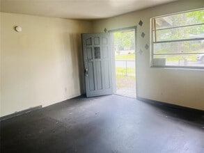 2120 Pullman Ave in Jacksonville, FL - Foto de edificio - Building Photo