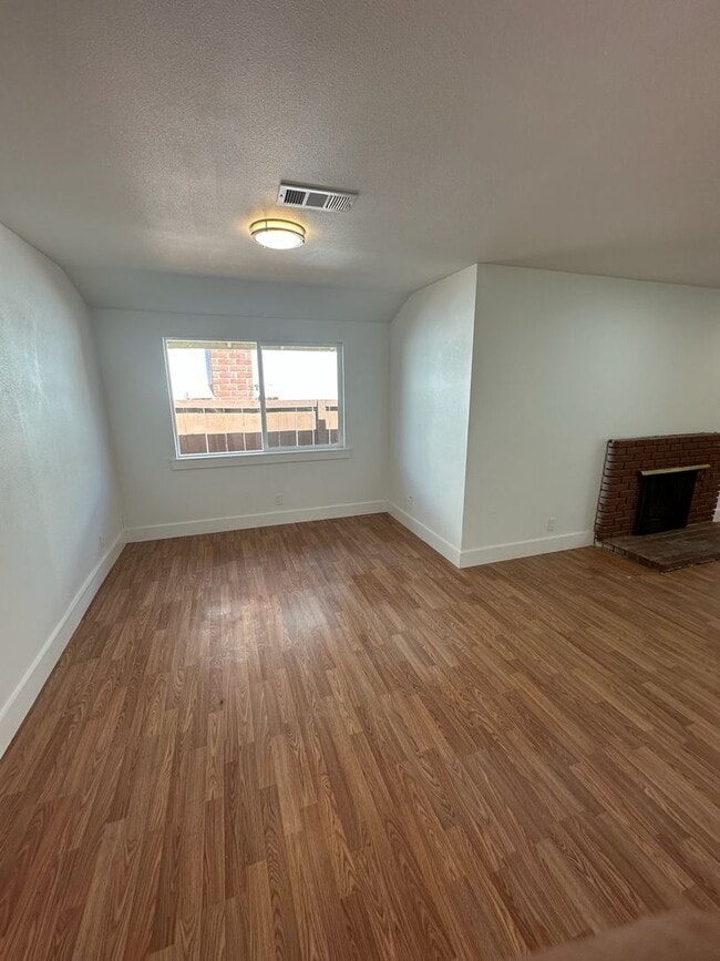 1534 S Thornburg St in Santa Maria, CA - Building Photo - Building Photo