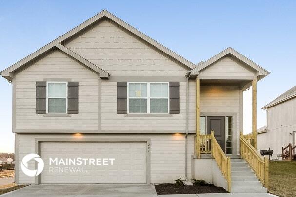 207 N Franklin St in Raymore, MO - Building Photo