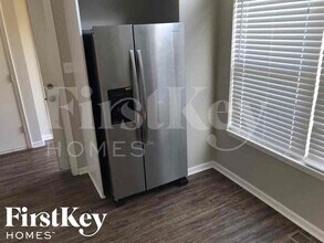 1611 Cooper Dr in Raymore, MO - Foto de edificio - Building Photo