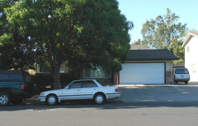 2230 Shamrock Dr in San Jose, CA - Foto de edificio - Building Photo