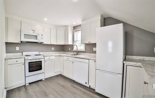 156 Hoover Ave in Kenmore, NY - Building Photo - Building Photo