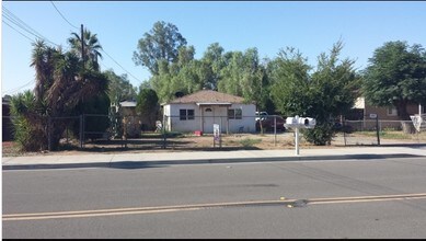24935 Myers Ave in Moreno Valley, CA - Foto de edificio - Building Photo