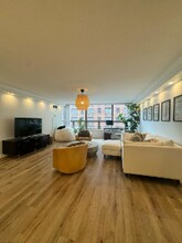 110 E Delaware Pl, Unit 1402 in Chicago, IL - Building Photo - Building Photo