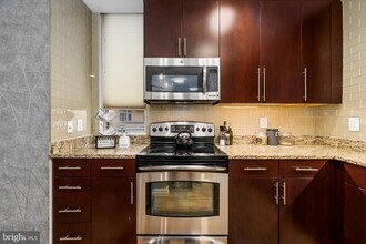 6500 America Blvd, Unit 204 in Hyattsville, MD - Foto de edificio - Building Photo