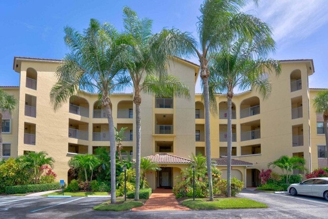 100 Uno Lago Dr in West Palm Beach, FL - Building Photo - Building Photo