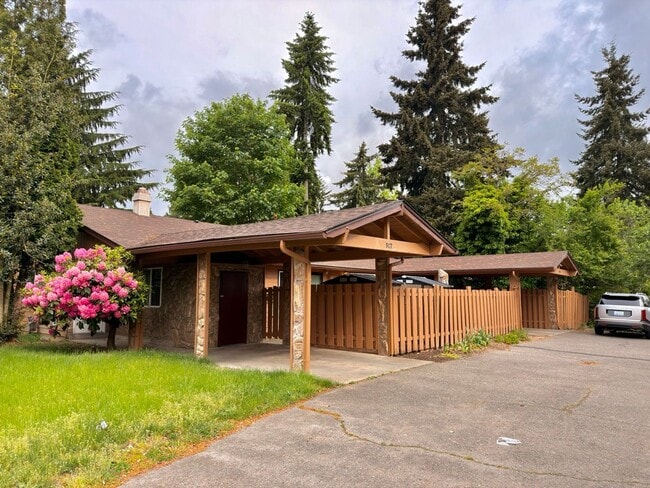 property at 907 142nd Ave SE