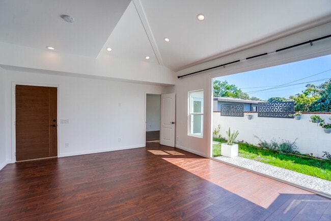 9427 S 4th Ave in Inglewood, CA - Building Photo - Building Photo