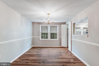 5847 New England Woods Dr in Burke, VA - Building Photo - Building Photo