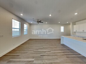 10536 Lagaspi Dr in Las Vegas, NV - Building Photo - Building Photo