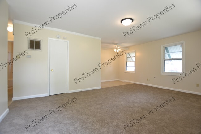 121 Louis Rd in Joliet, IL - Foto de edificio - Building Photo