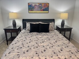 283 Hadley Wy in Oceanside, CA - Building Photo