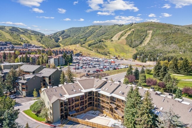 1530 Empire Ave, Unit Snowcrest 305 in Park City, UT - Foto de edificio - Building Photo