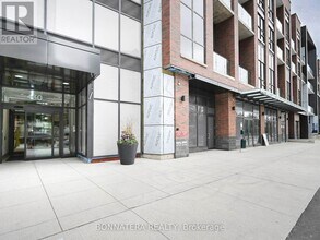 430-4430 Square One Dr in Mississauga, ON - Building Photo - Building Photo