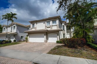 10773 NW 69th Terrace in Doral, FL - Foto de edificio - Building Photo