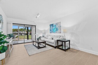 10092 Cedar Point Blvd in Boynton Beach, FL - Building Photo - Building Photo