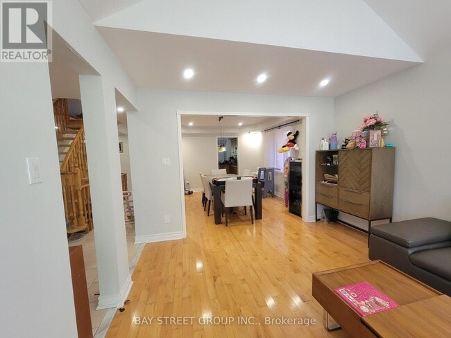 98 Brookeview Dr in Aurora, ON - Building Photo - Building Photo